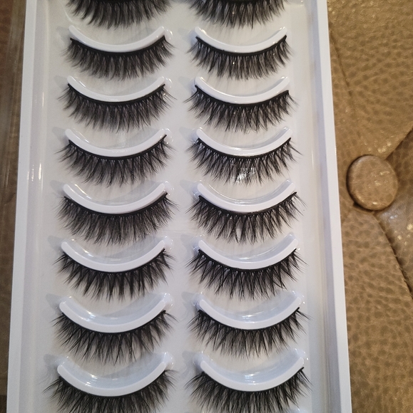 False eyelashes - Picture 5 of 8
